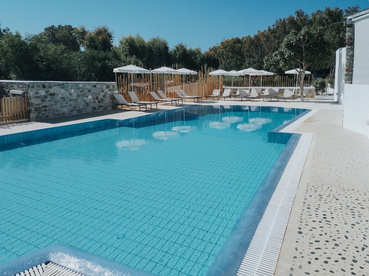 Πισίνα στο Coralli   Διακοπές στη Σέριφο, σημαίνουν χαλάρωση